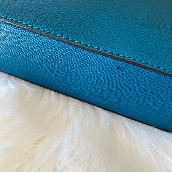 Michael Kors Large Jet Set Leather Crossbody - Picture 9 of 13